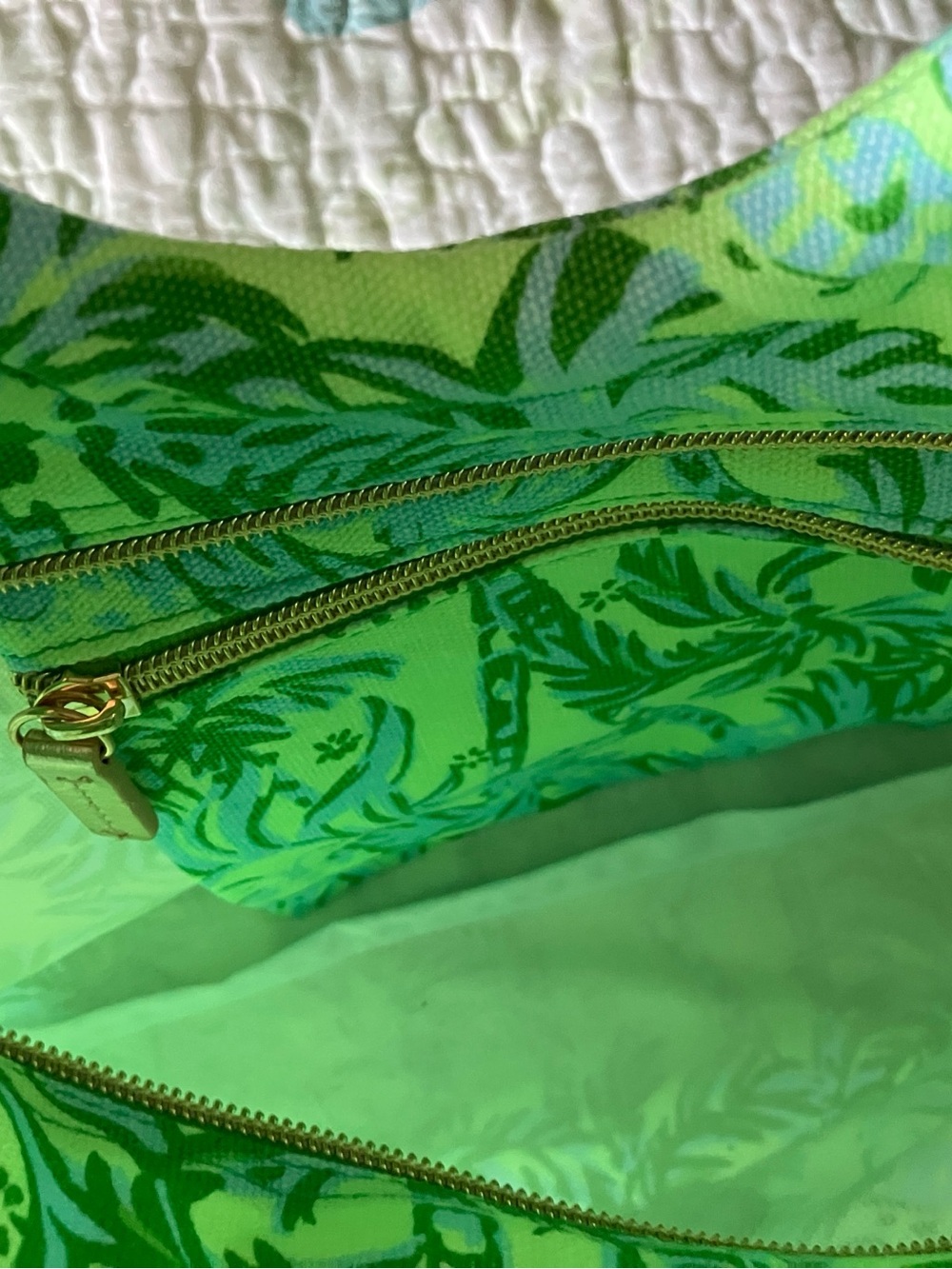 Lilly Pulitzer GWP Printed Bamboo Handle Bag - Picture 4 of 4